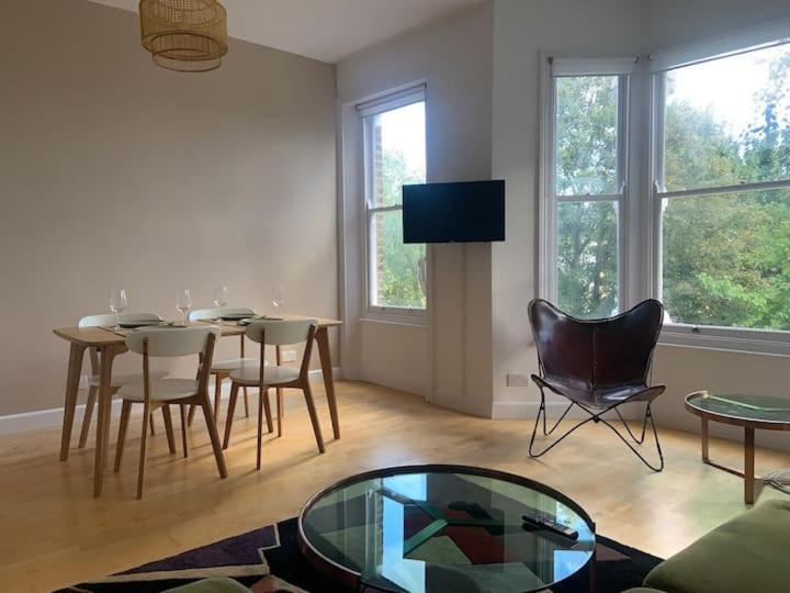 Lovely Spacious 1-Bedroom Flat In Tufnell Park Close To Central Londres Exterior foto